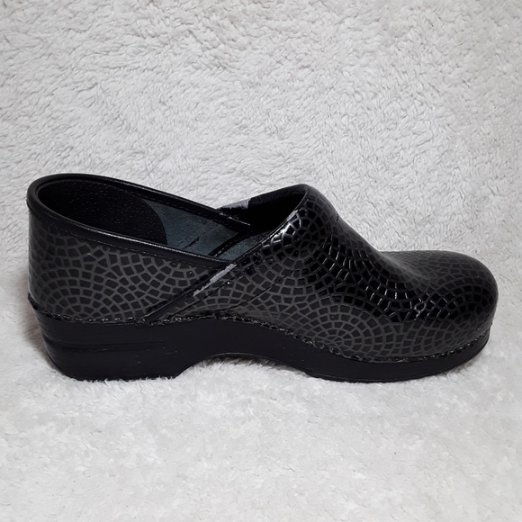 Dansko Black Patterned Clogs Size 41 - Picture 7 of 13